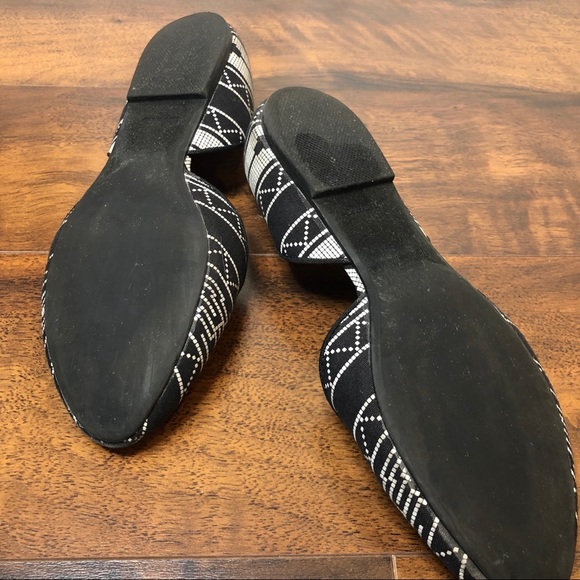 Report Tribal Print Flats in Black and White. - Picture 3 of 3